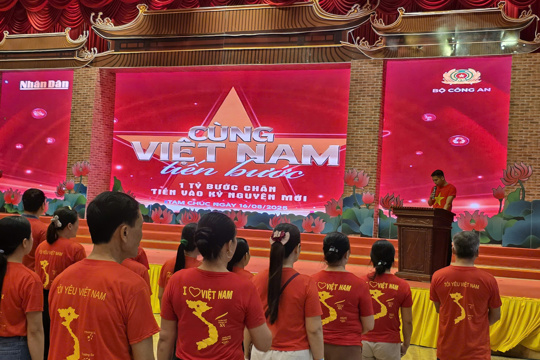 UBND phường Tam Chúc tổ chức sự kiện “Cùng Việt Nam tiến bước - Một tỷ bước chân bước vào kỷ nguyên mới”.